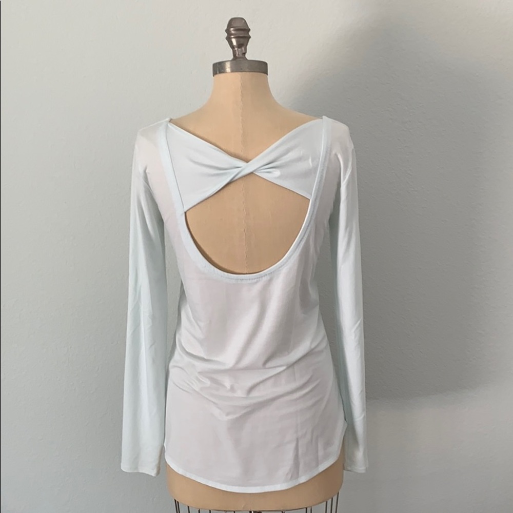 Athleta women’s mint long sleeve Essence top